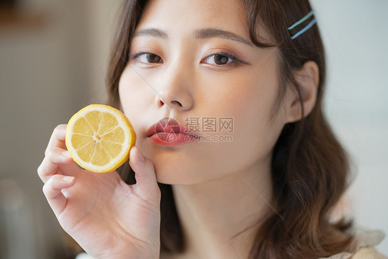 营养的美女维生素c女健康柠檬图片