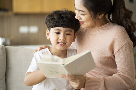 母子快乐的居家日常生活图片