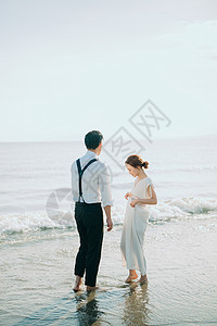 海边的新婚夫妻图片