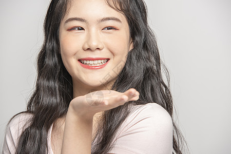 性手势分钟韩国人半身像美女背景