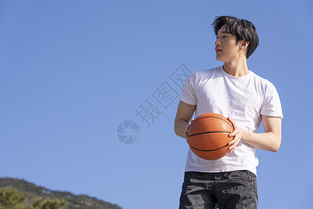 罗伯逊：想攻破库尔图瓦球门很难，今晚与2022年欧冠决赛似曾相识