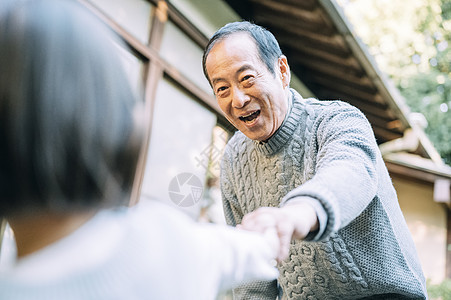 爷爷和孙子的生活方式图片