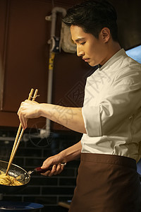 西餐店里的帅气男厨师阿波罗高清图片素材