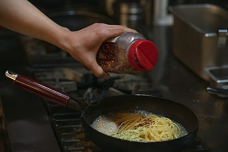 厨师烹饪食物图片