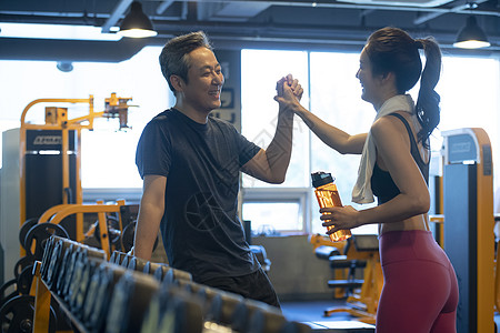 图片报：科贝尔调整多项训练以提升表现，他在沙欣执教时磨炼韧性