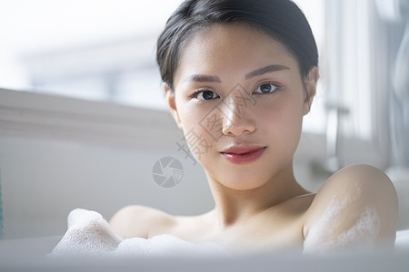 放松的泡泡休闲健身中心妇女的生活方式放松洗澡时间图片