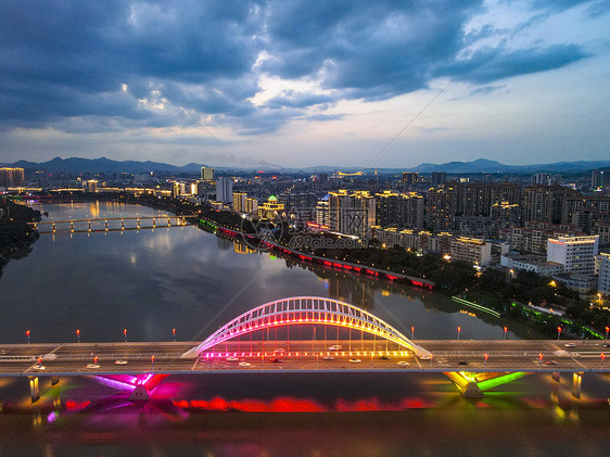 航拍江西赣州章水大桥夜景图片