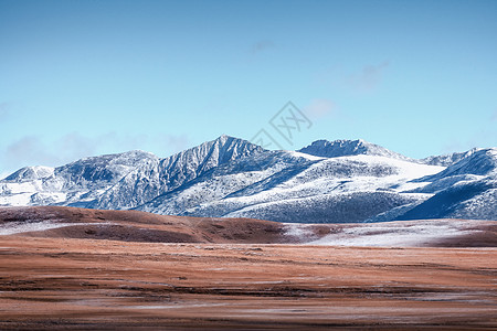 木雅圣地川西塔公草原和木雅雪山群背景