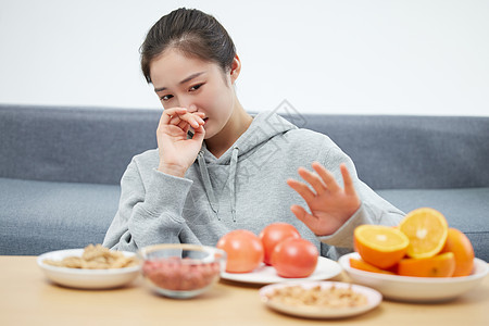 女性过敏抗拒食物图片