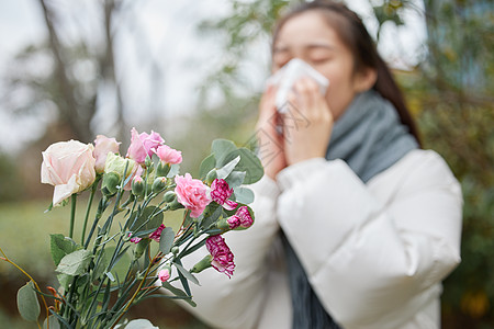 室外花粉过敏的女性高清图片