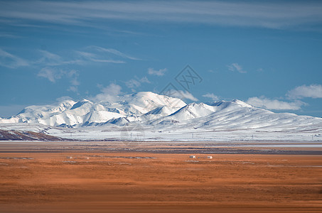 木雅圣地川西甘孜塔公草原的木雅金顶和雪山背景