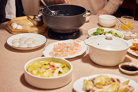 中式饭餐元宵节饭桌上的汤圆背景