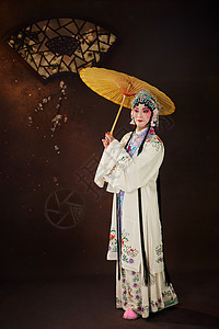 京剧人物古装戏曲美女手撑着油纸伞背景