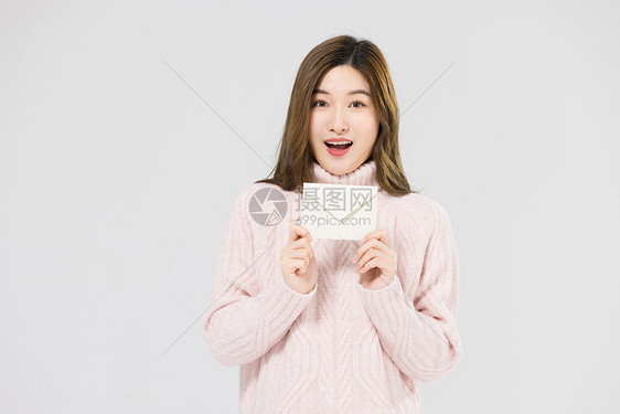 韩系美女手拿信封图片