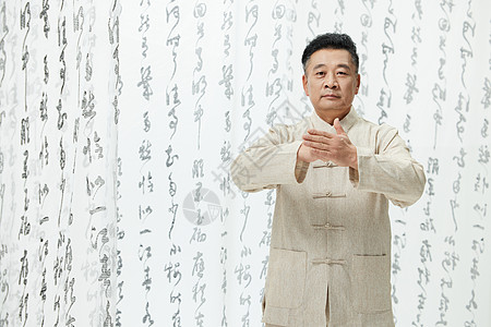 传统文化中年男性抱拳形象图片