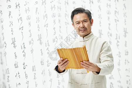 中国传统文化中年男性阅读书简图片