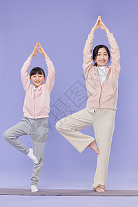 母亲和女儿做瑜伽运动图片