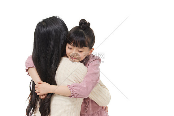 女儿和母亲深情拥抱图片