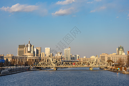 天津海河解放桥和城市建筑高清图片
