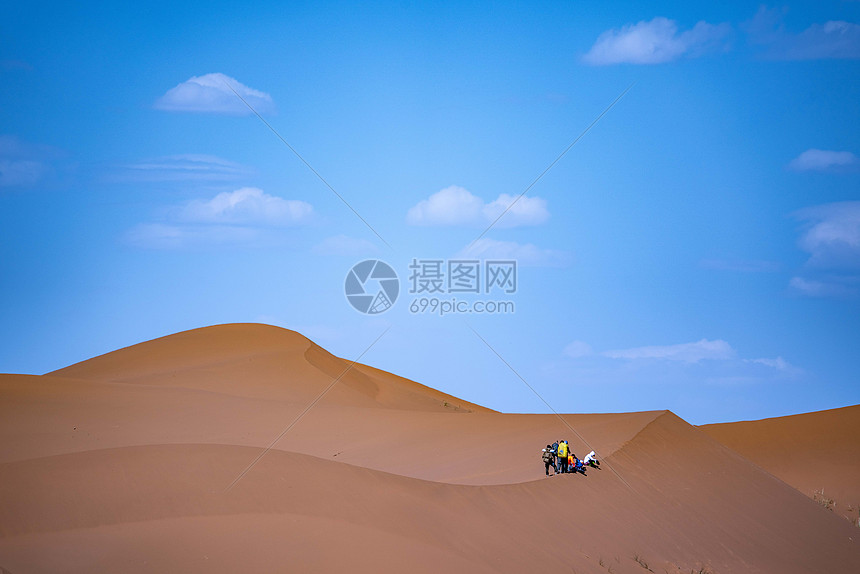 沙漠徒步旅行图片