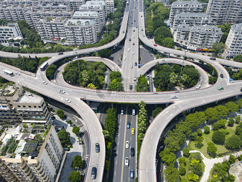 航拍城市高架桥交通车辆图片