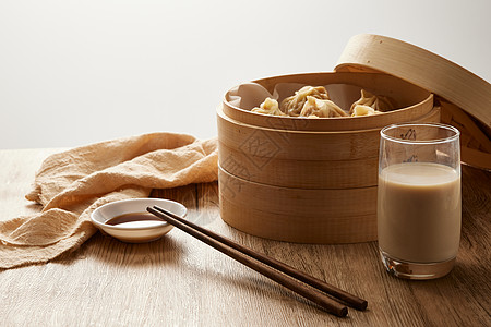 中式传统早餐小笼包豆浆高清图片