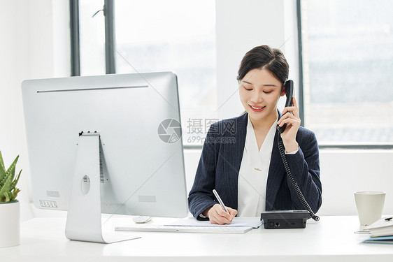 美女客服话务员服务通话记录形象图片