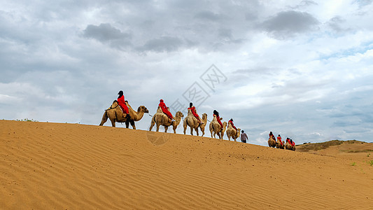 内蒙古库布其沙漠骆驼骑行图片