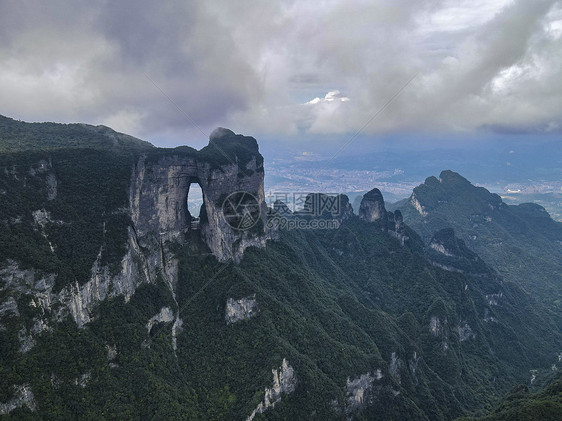 航拍湖南张家界天门山5A景区图片