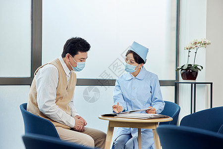 患者与护士在医院交谈病情医务高清图片素材