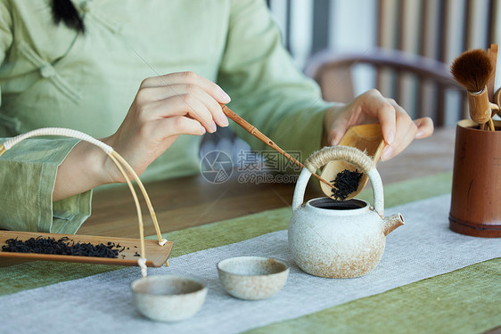 茶馆感受传统茶文化特写图片