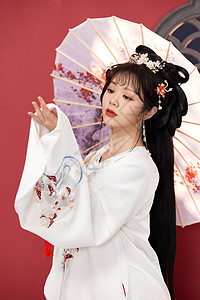 撑油纸伞的汉服美女形象图片