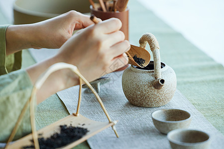 美女茶道泡茶的青年女性手部特写背景