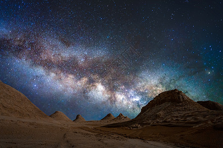 青海南八仙雅丹魔鬼城银河星空背景图片