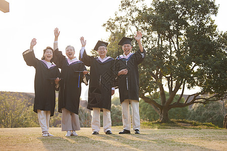 幸福老年人穿着学士服的老年人形象背景