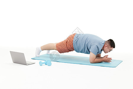 胖子男青年瑜伽垫上运动平板支撑图片