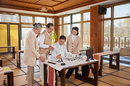 老人聚会练习讨论书法的老年人背景