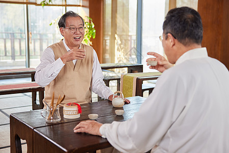 老友聚会一起品茶喝茶图片