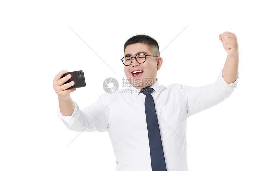 肥胖商务男士拿手机庆祝图片