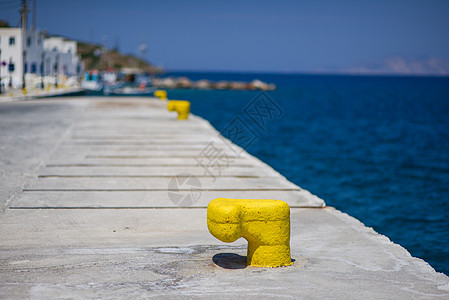 希腊爱琴海阿莫尔戈斯岛码头图片
