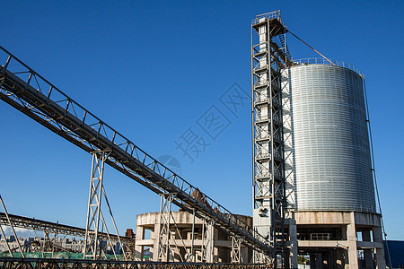 钢铁建筑工厂运沙场设施背景