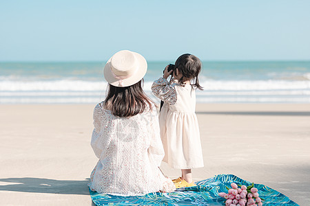 海边母女海边沙滩母女背影背景