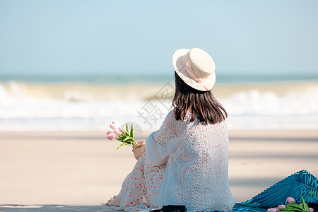 夏天海边文艺女生背影图片