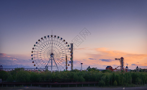 亚丁风景区新疆伊宁伊犁河风景区4A摩天轮背景