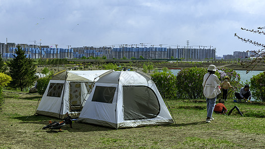 内蒙古初夏户外帐篷人物郊游图片