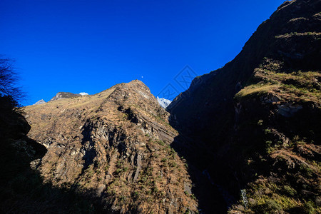 云南香格里拉虎跳峡图片