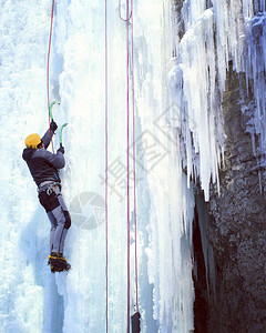 往球场扔硬币😅巴黎人报：圣埃蒂安球迷砸到裁判被判七个月缓刑