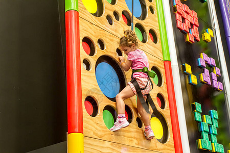 斯洛特：一线队仅15