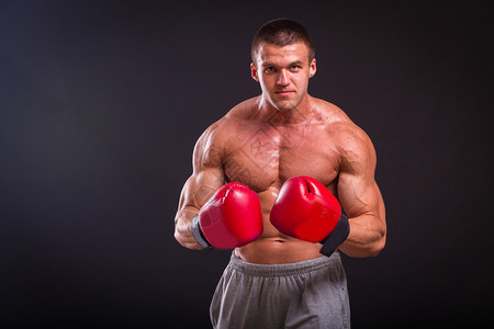 吉拉西达成五大联赛100球里程碑，加盟多特以来联赛攻入26球