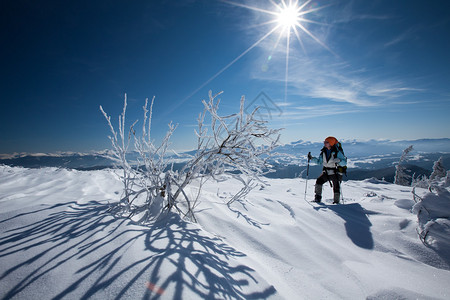 记者：西蒙斯需要时间和耐心适应英超节奏，就像当年的孙兴慜一样